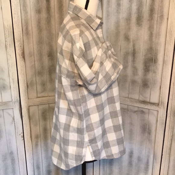 Old Navy The Boyfriend Shirt - Picture 2 of 5